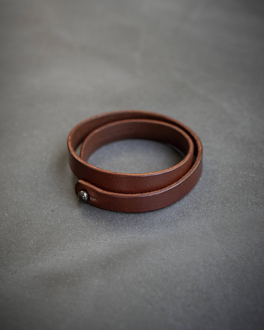 Leather wrist cuff in brown