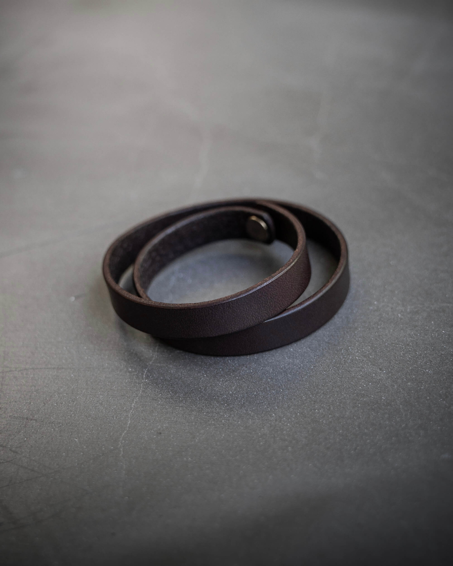 Leather wrist cuff in dark brown